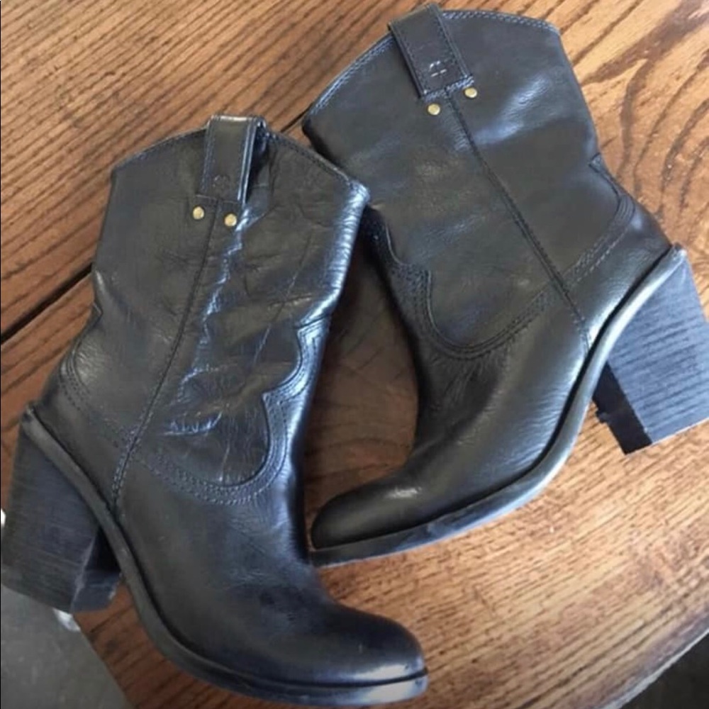 Women’s Boots size 6